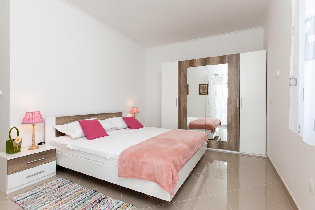 Knezovic Apartments Podstrana Exterior photo